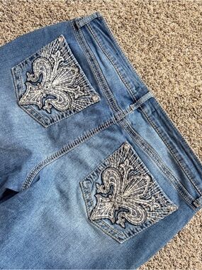Apt. 9 blue denim capri jeans bedazzled